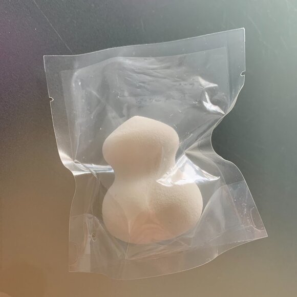 BRAND NEW SEALED SHISEIDO BEAUTY BLENDER MAKE UP  SPONGE WHITE SEALED - Picture 4 of 4